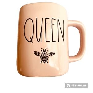 RAE DUNN "QUEEN BEE" COFFEE
MUG BY MAGENTA PINK CERAMIC